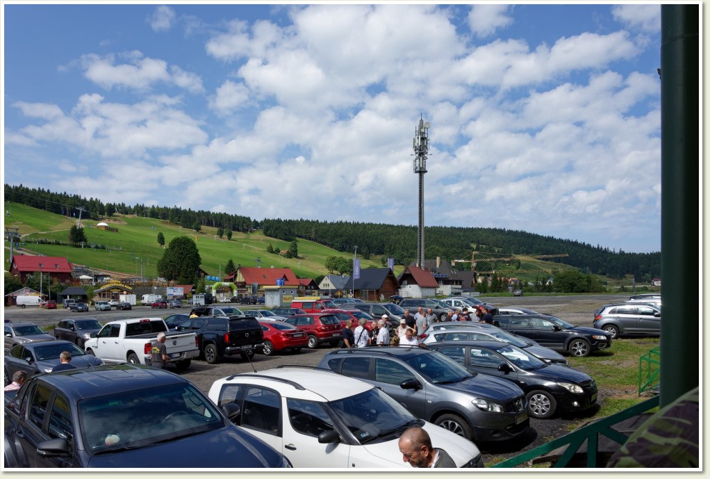 62pkukf-23zt_parking_samochody.jpg